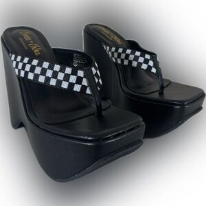 Poolside Loungin’ Platform Sandals Checkered